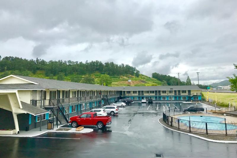 罗斯堡温德姆戴斯酒店 外观 照片